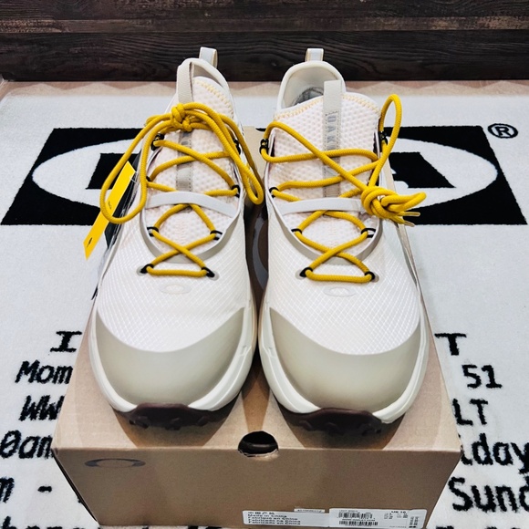 Oakley Light Shield White Grey Yellow Waterproof Vibram Sole  display picture 1